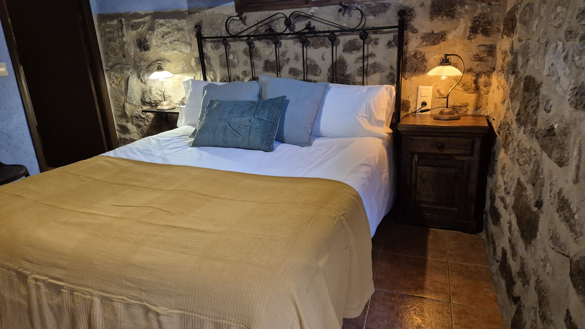 WhatsApp Image 2025-11-14 at 17.59.36 (3) Viura